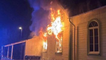 isvecte camide cikan yanginda kundaklama suphesi HkXnCfth