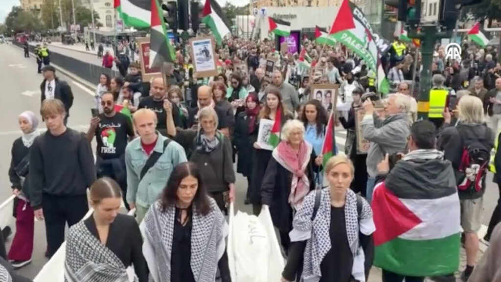 isvecten gazzeye destek israilin saldirilari protesto edildi lhcP3USe