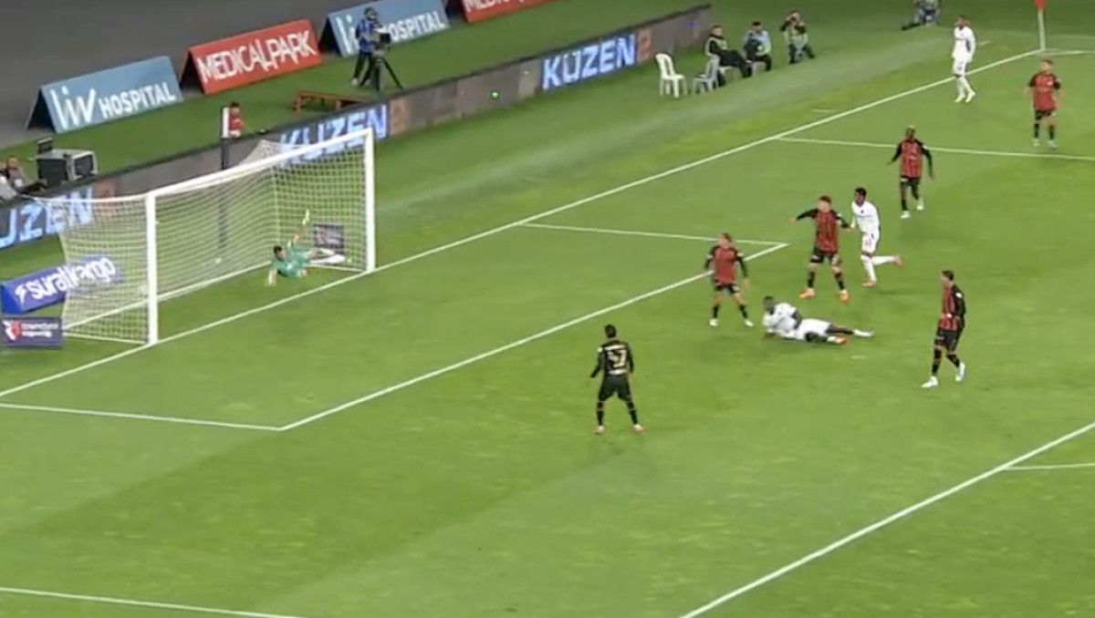 İzleyenleri büyüledi: Trabzonspor'da Paul Onuachu'dan inanılmaz gol 5 izleyenleri buyuledi trabzonsporda paul onuachudan inanilmaz gol 4 vT13SwBl