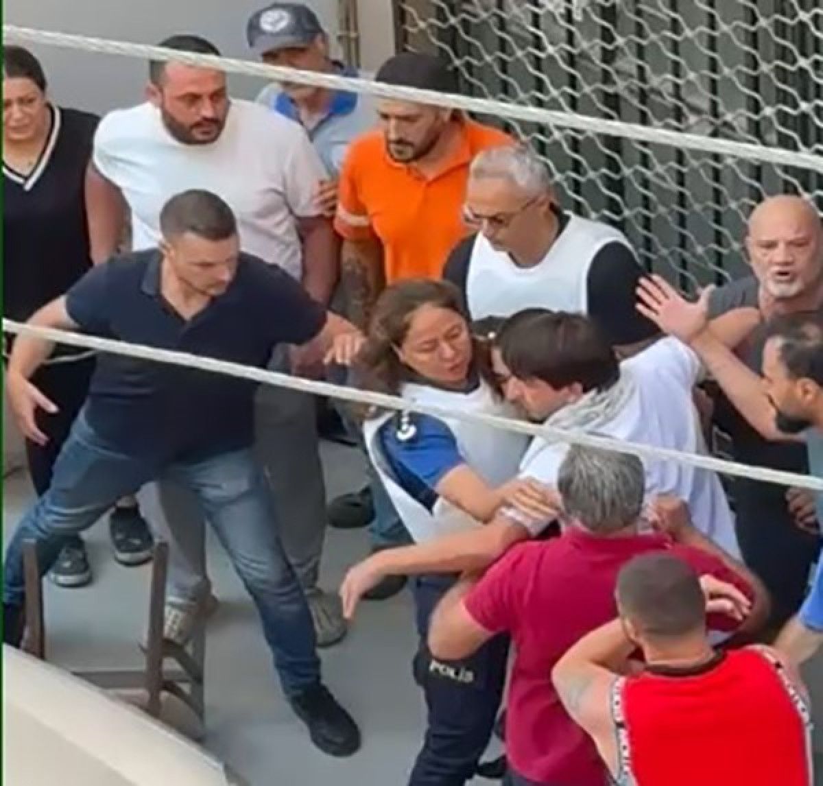 izmirde 2 polisi sehit eden saldirgani linc etmek istediler 0 SbR6hOfG