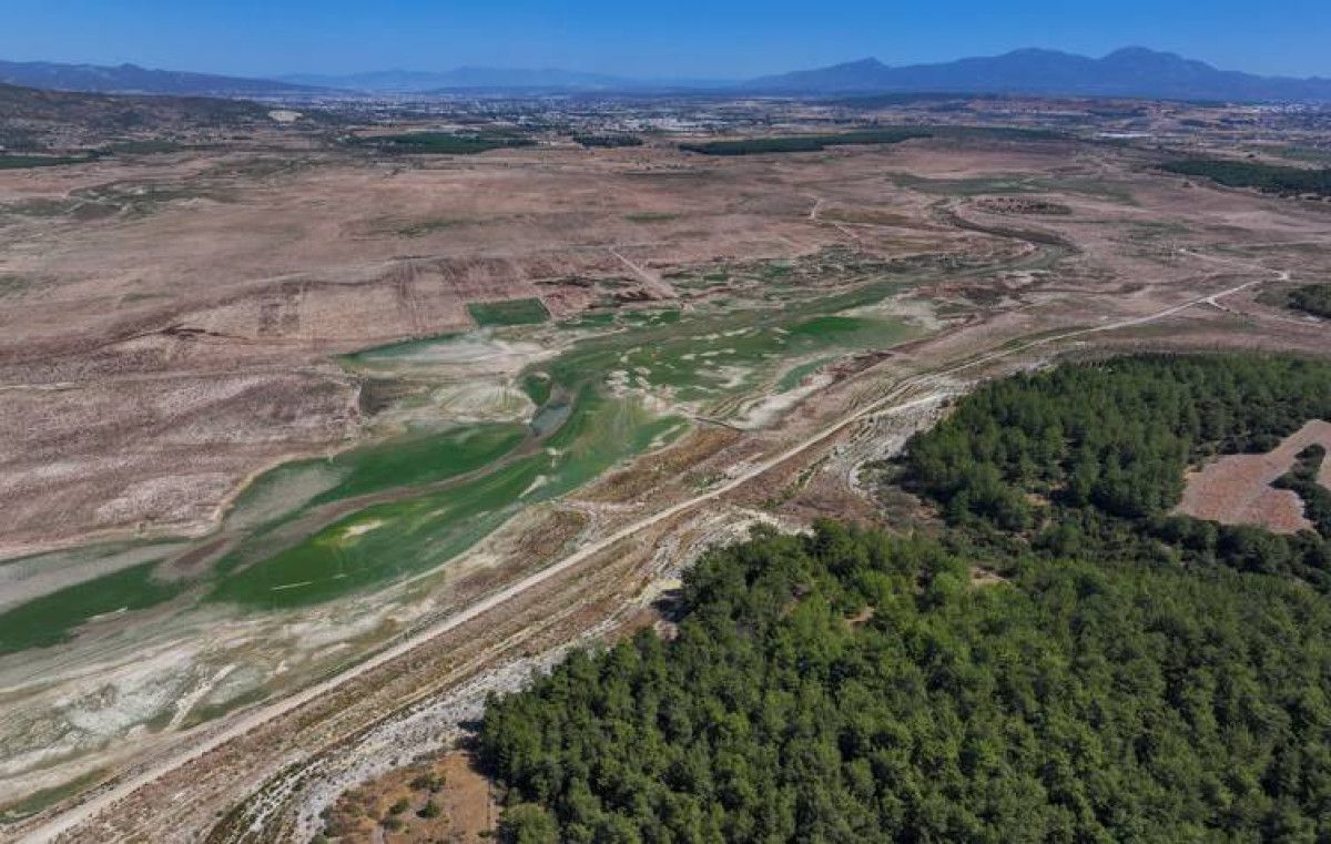 izmirde barajlar kuruyor 26 yilin en dusuk seviyesi 0 sgszgUTe