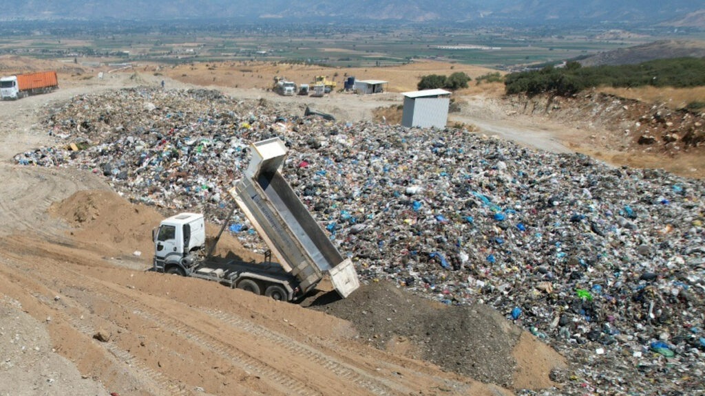 izmirde cop krizi bitmek bilmiyor belediyenin uygulamasina jandarmadan operasyon TWCQSLna