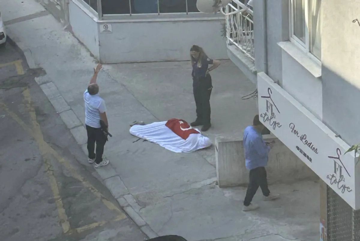 izmirdeki polis merkezine saldiran katil ile oldugu belirlenen 1 supheli yakalandi 0 8r4HclVP