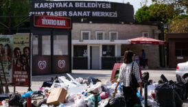 izmirin karsiyaka ilcesinde eylem bitse de copler toplanmamaya devam ediyor KeL2gulz