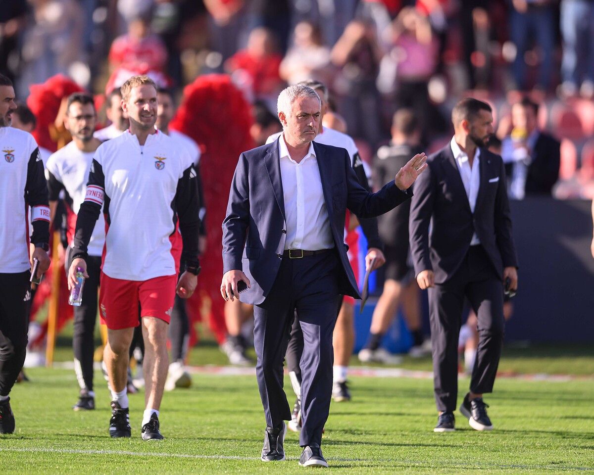 jose mourinhonun benficadaki yeni tarzi dikkat cekti 0 UUAG2B7f