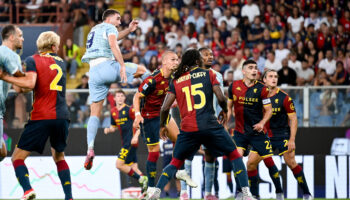 juventus genoa karsisinda surprize izin vermedi avQLCFbI