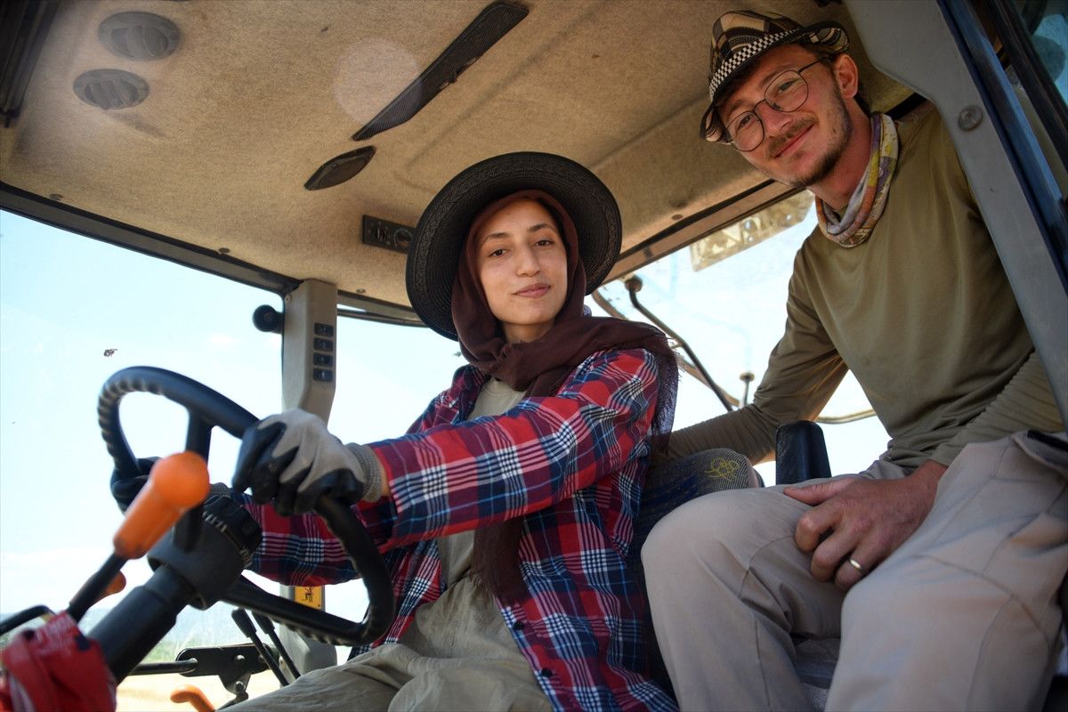 kastamonuda universite mezunu cift koyde ciftciligi secti 9 IBEzALTn