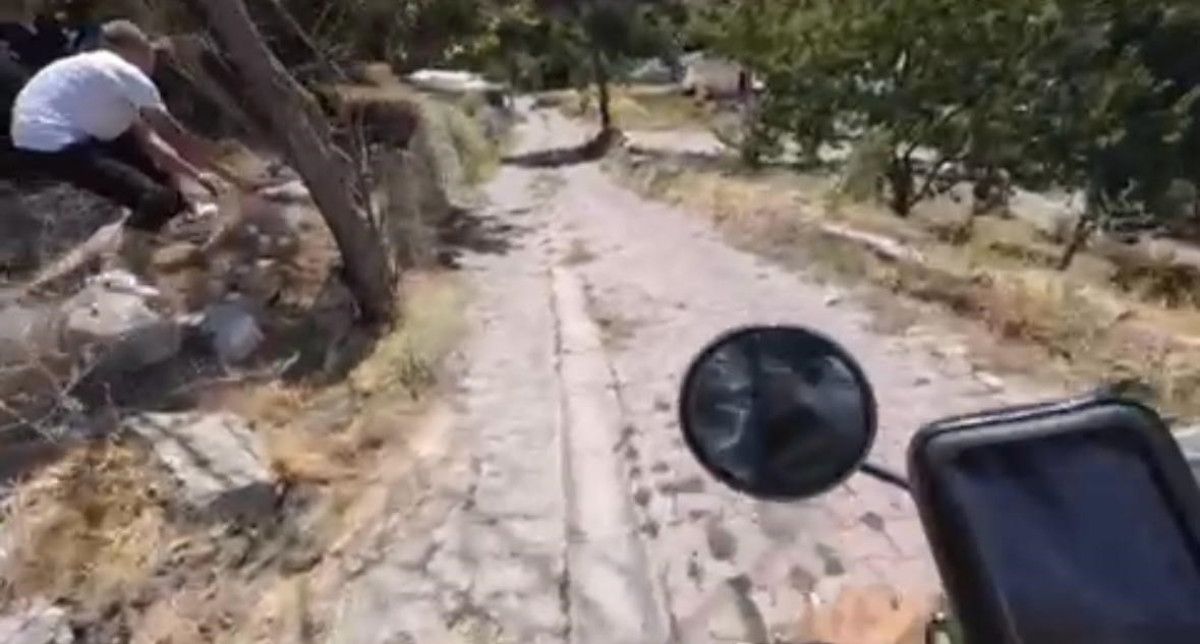 kayseride motosikletli gezgine once hakaret ettiler sonra tasla kovaladilar 0 WnQVVp1h