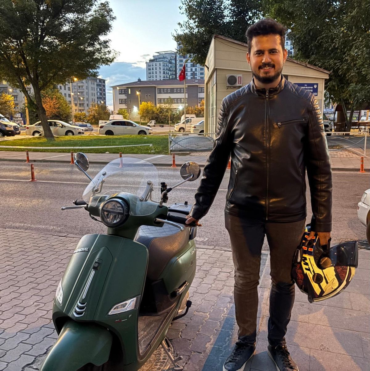 kayseride motosikletli gezgine once hakaret ettiler sonra tasla kovaladilar 1 21mUnAvJ