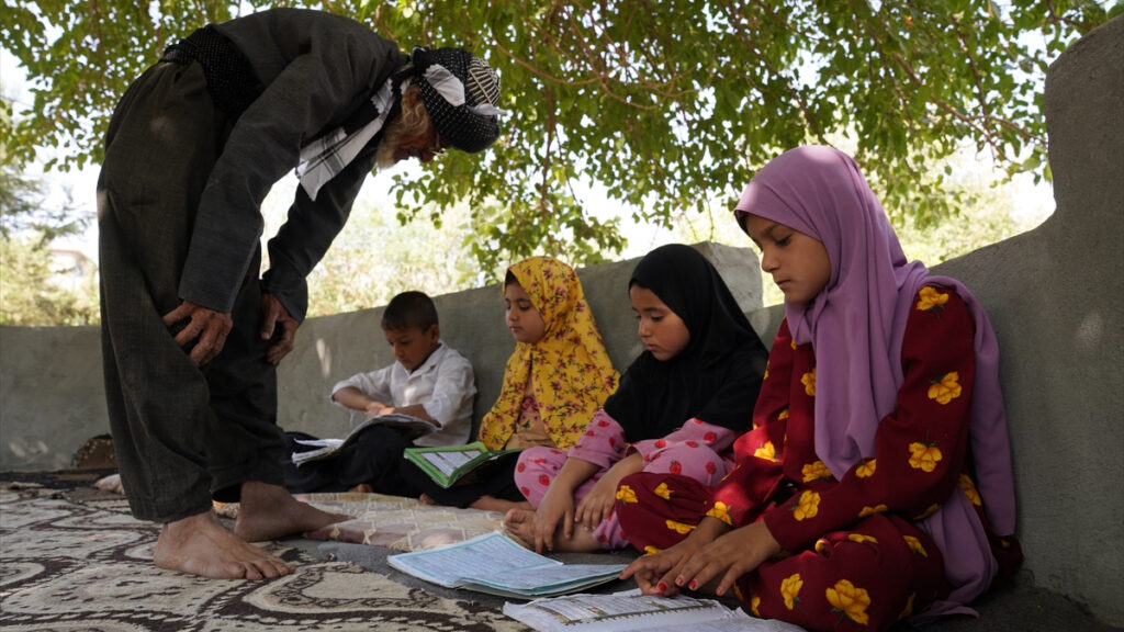 kerkuklu coban cocuklara kuran i kerim sevgisi asiliyor IAhrjw9W