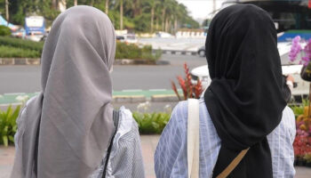 kktcde liselerde basortusunu serbest birakan tuzuk iptal edildi DFHPzjgi