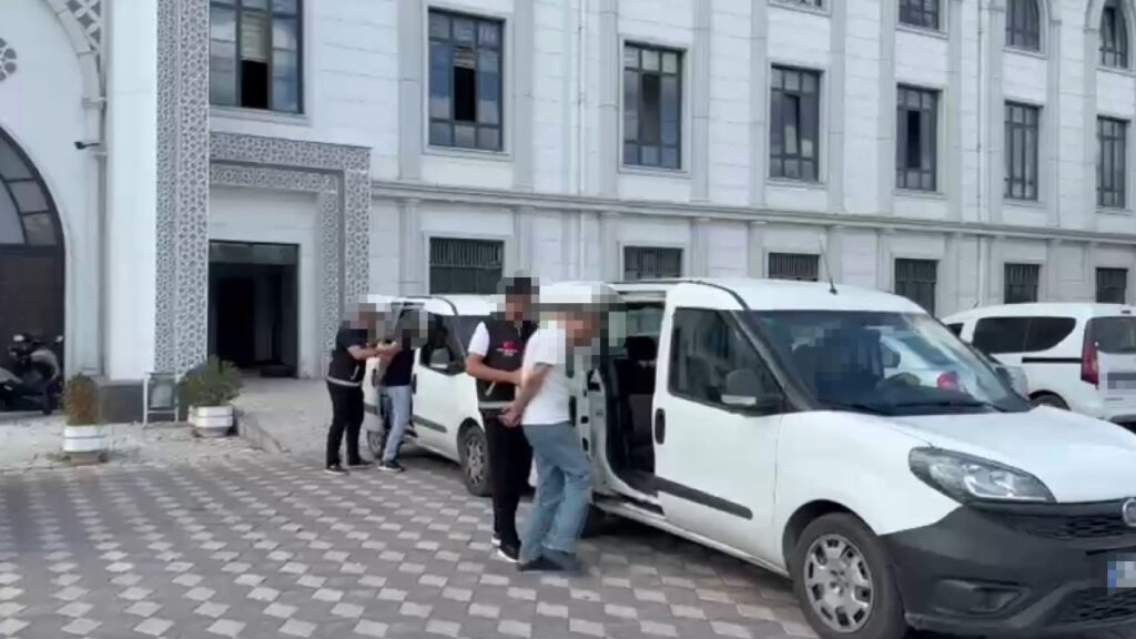 kocaelide kiraladiklari otomobilin anahtarini kopyaladilar teslim ettikten sonra caldilar Dvat23HS