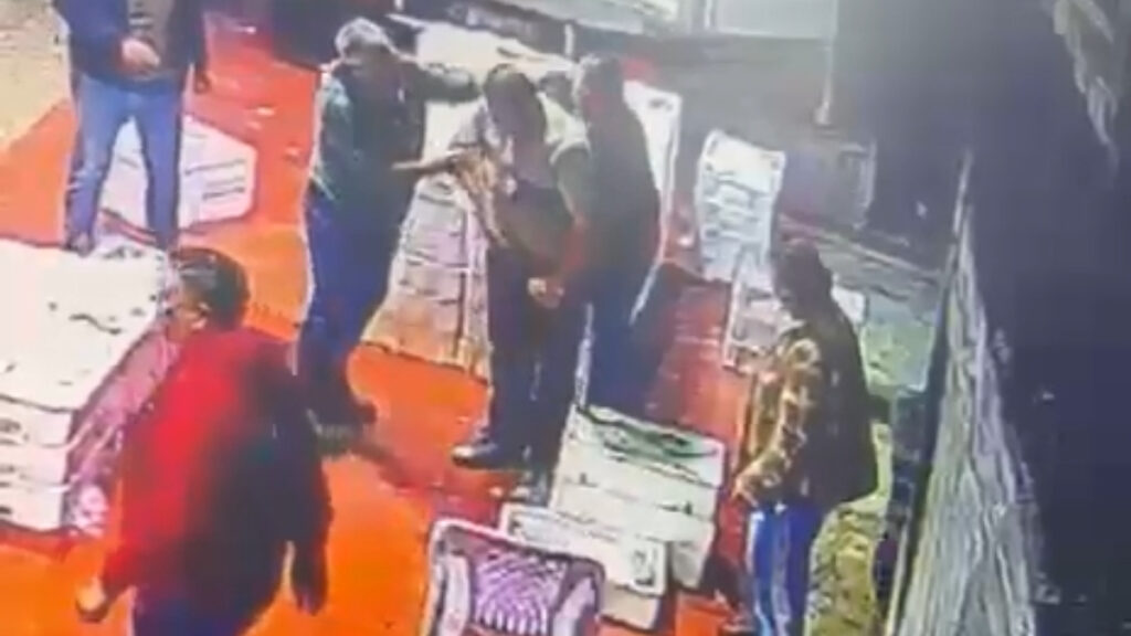 kocaelide soluk borusuna meyve takilan adam heimlich manevrasiyla kurtarildi xwcJmMRa