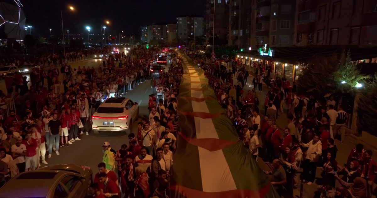 konyada ispanya milli takimi filistin bayrakli kortejle karsilandi 0 FnCDa3Ou