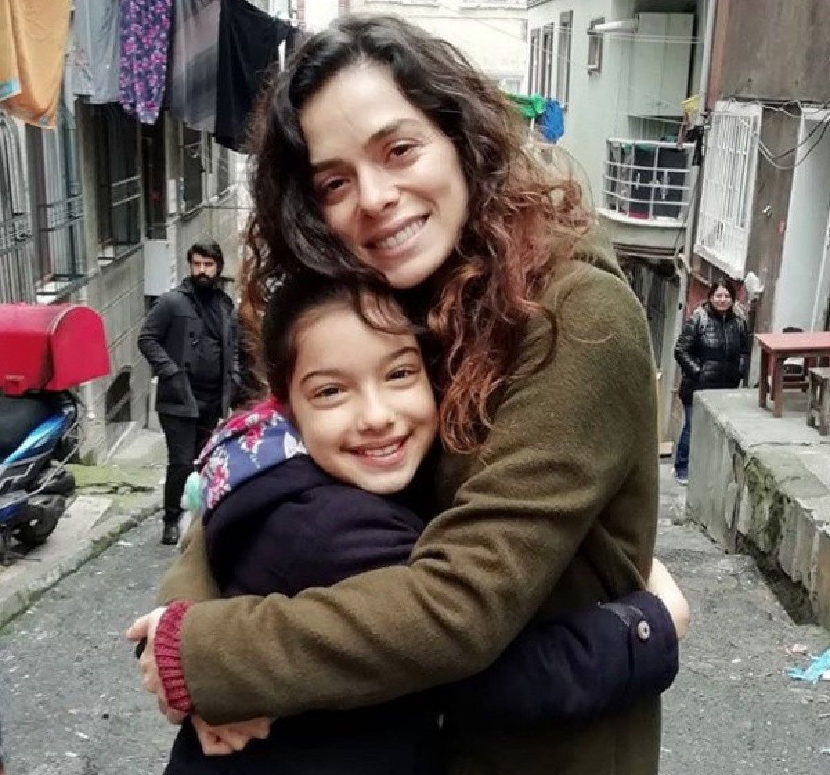 Kübra Süzgün kimdir, kaç yaşında? Hangi dizilerde oynadı? 2 kubra suzgun kimdir kac yasinda hangi dizilerde oynadi 1