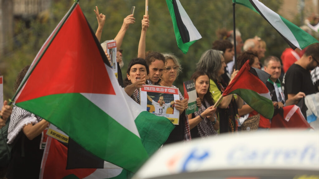 la vuelta bisiklet yarisi israile karsi protestolar sebebiyle bir kez daha tamamlanmadi E7tANUI2