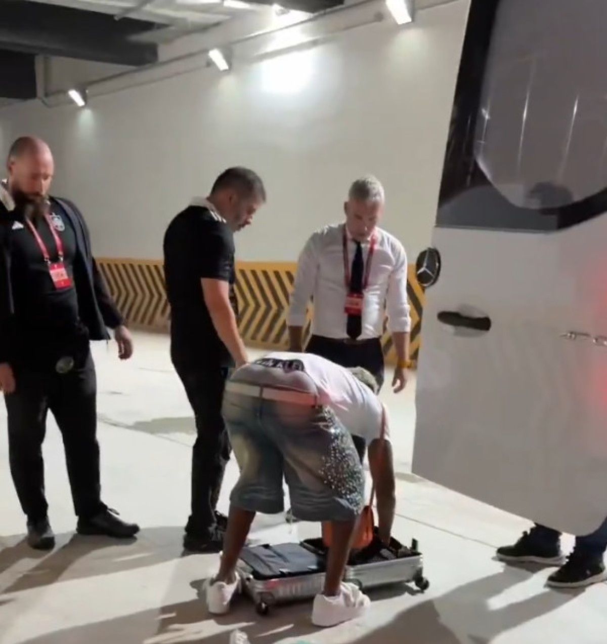 Lamine Yamal pasaportunu kaybetti 1 lamine yamal pasaportunu kaybetti 0 5NZCp9zg