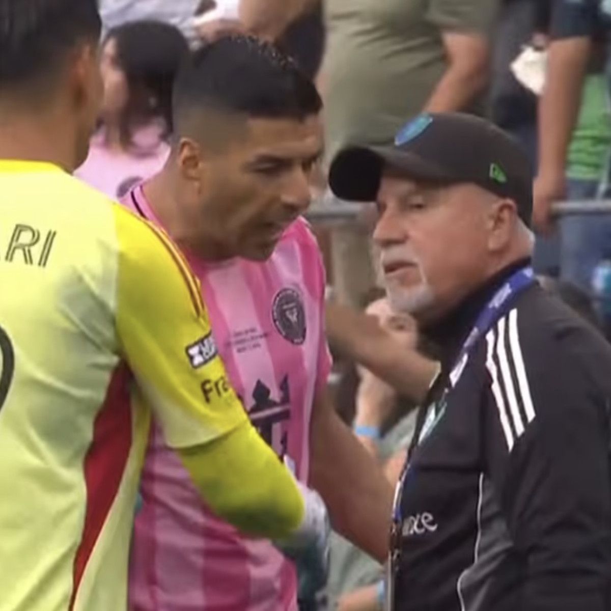 luis suarez rakip antrenore tukurdu 0 ElFeZzzF