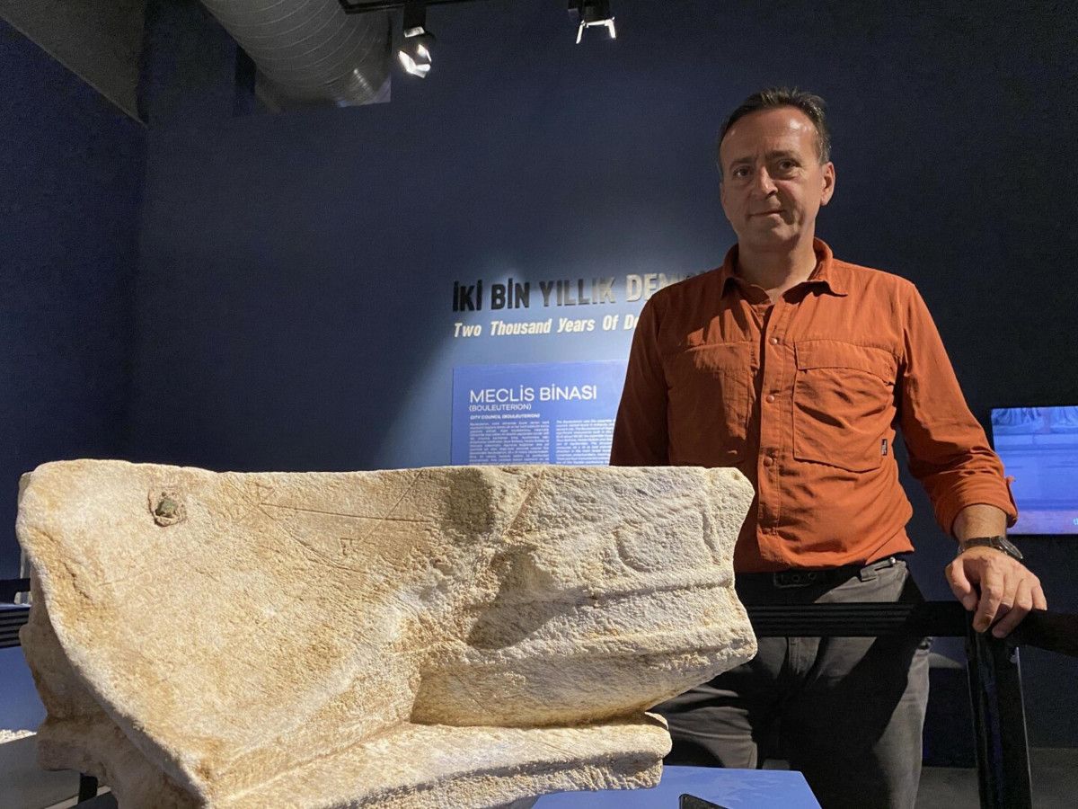 manisada bulunan aigai antik kentinde 2 bin 200 yillik gunes saati bulundu 2 VpksZqjY