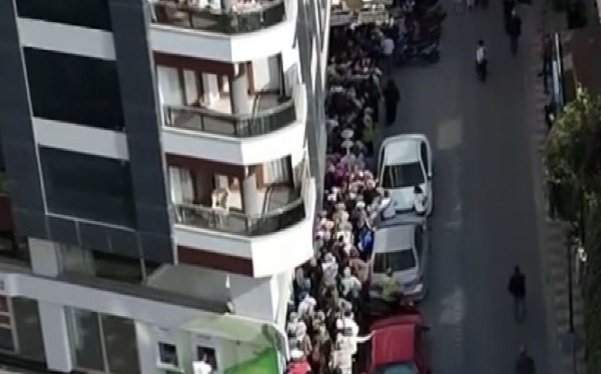 manisada magaza acilisinda izdiham yasandi 0 2T6fKfr9