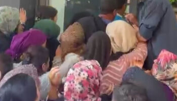 manisada magaza acilisinda izdiham yasandi NiRCLe7G