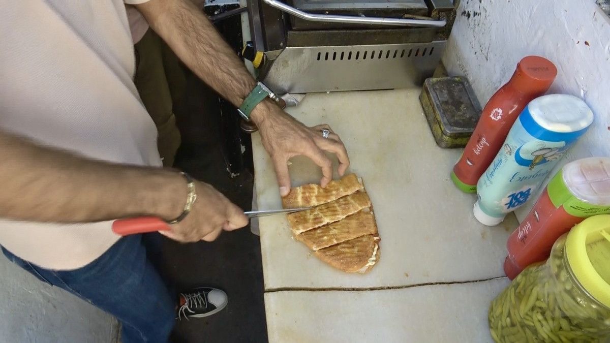 mardinde 3 metrekarelik dukkanla cocuklarini okuttu 1 qWKIEvVy