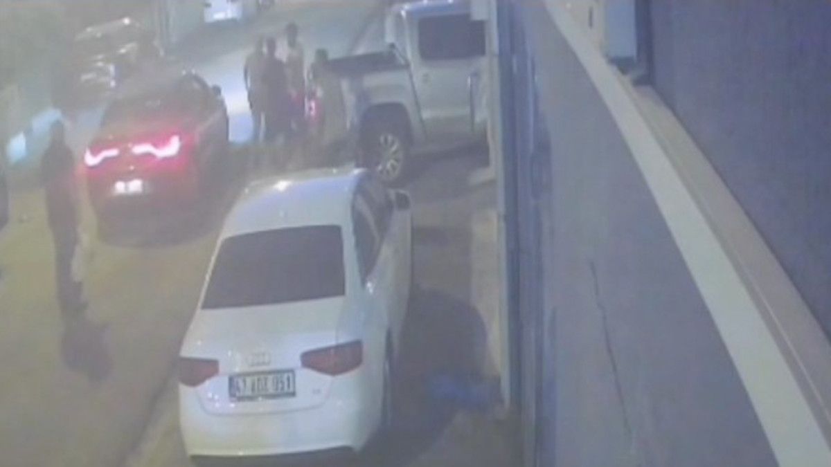 mardinde dur ihtarina uymayan arac apartmana daldi 1 rID5GdfO