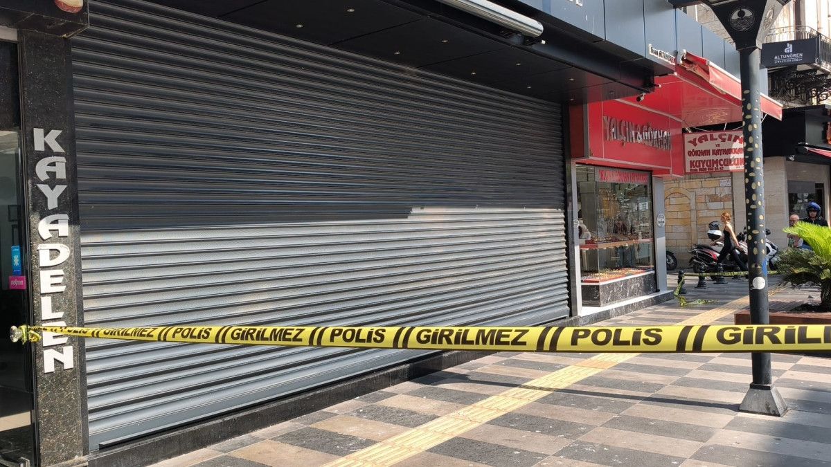 mersinde maskeli 4 kisi kuyumcuyu soydu 0 g81jfncu