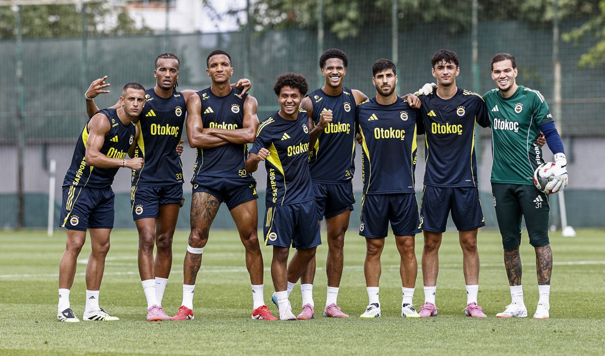 mert hakan yandasla sarildi kerem akturkoglu ilk idmanina cikti 10 2zzwpeOn