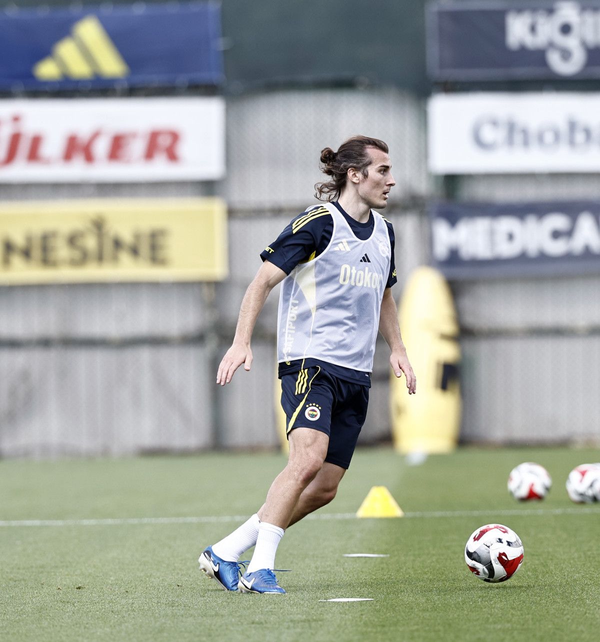 mert hakan yandasla sarildi kerem akturkoglu ilk idmanina cikti 12 TEVAvevg