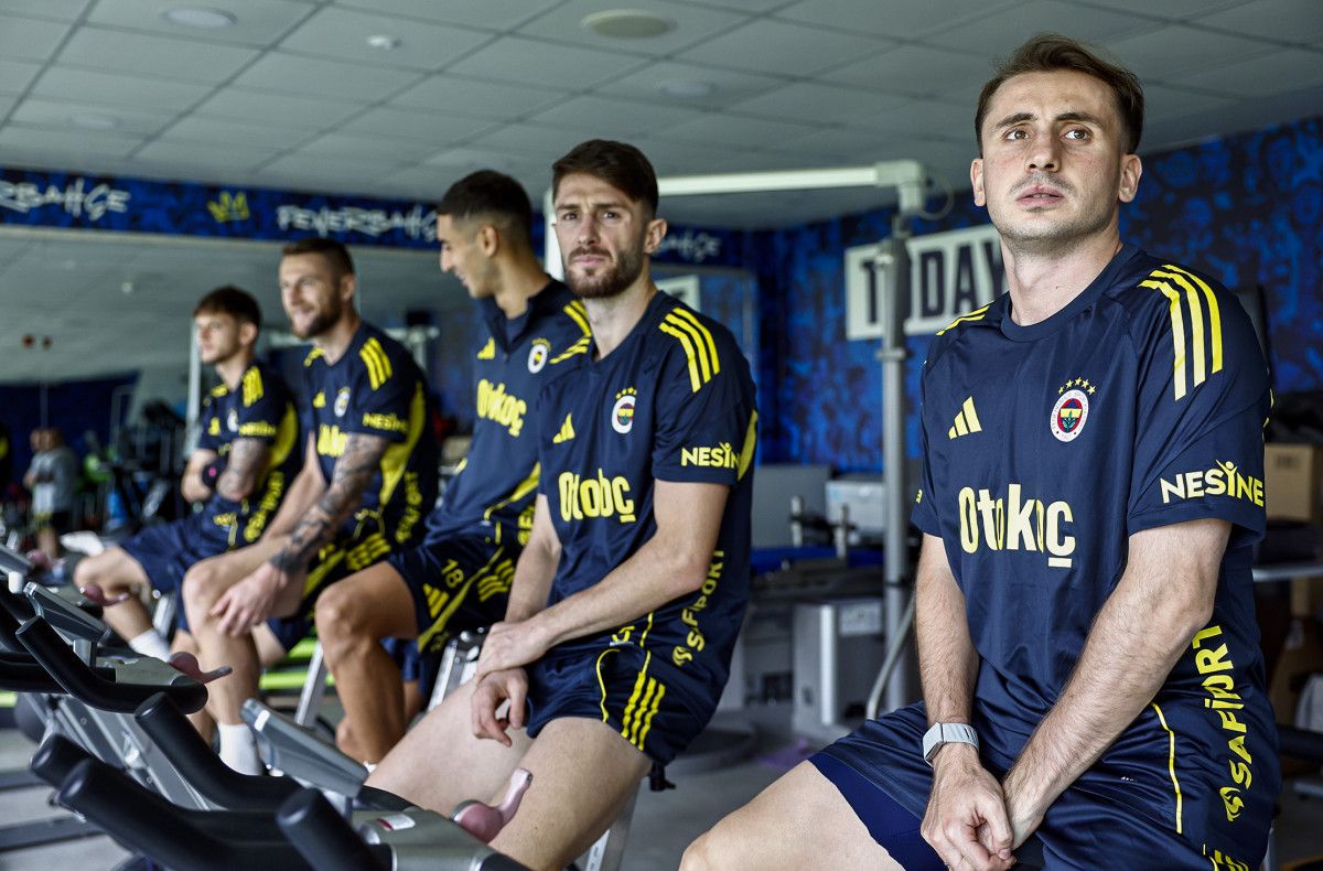 mert hakan yandasla sarildi kerem akturkoglu ilk idmanina cikti 17 nfe4jzsg