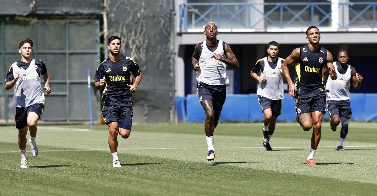 mert hakan yandasla sarildi kerem akturkoglu ilk idmanina cikti 3 hTbOMc1t