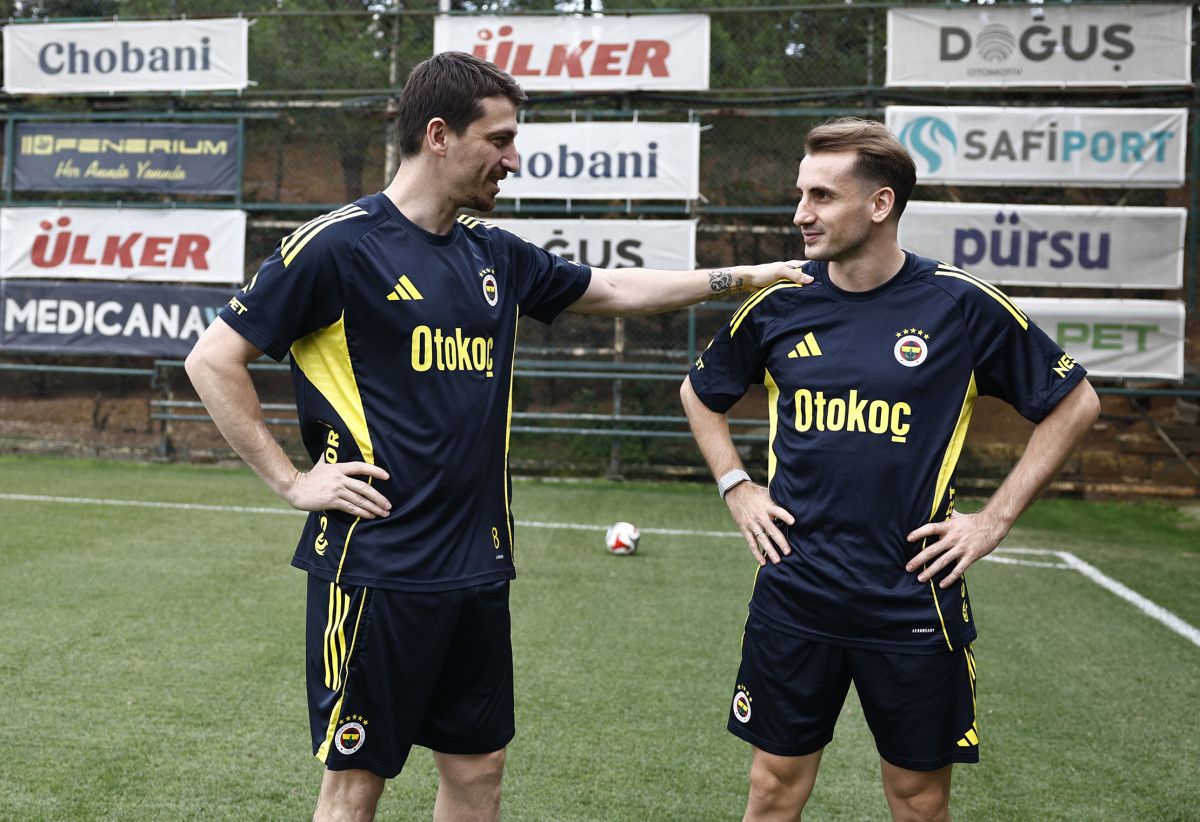 mert hakan yandasla sarildi kerem akturkoglu ilk idmanina cikti 4 vPHAHDtE