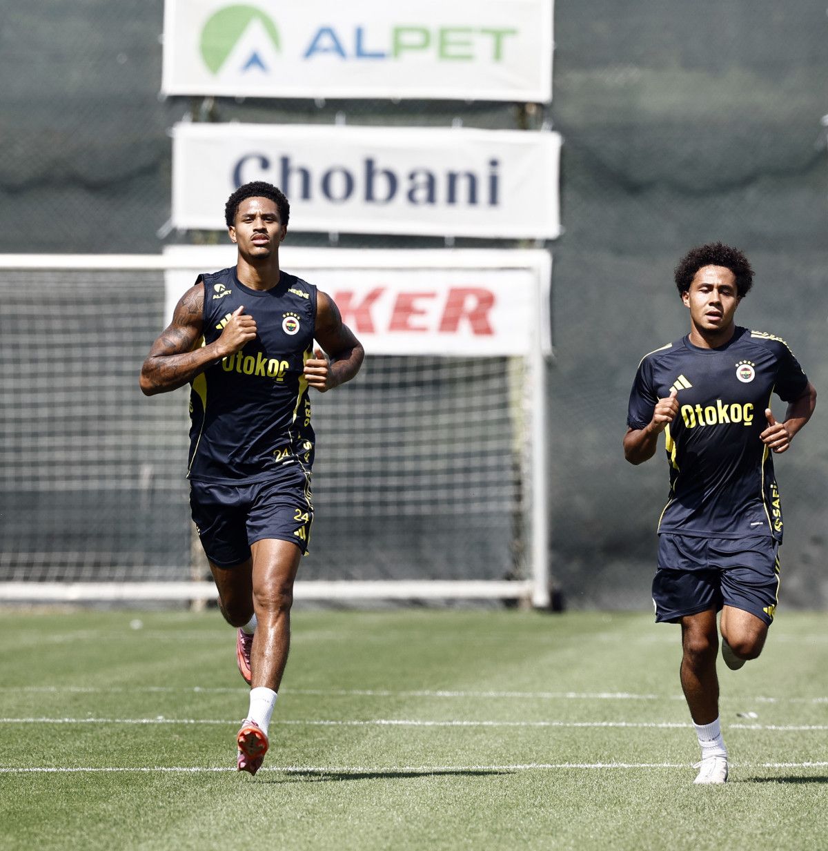 mert hakan yandasla sarildi kerem akturkoglu ilk idmanina cikti 7 5JIL8wEC