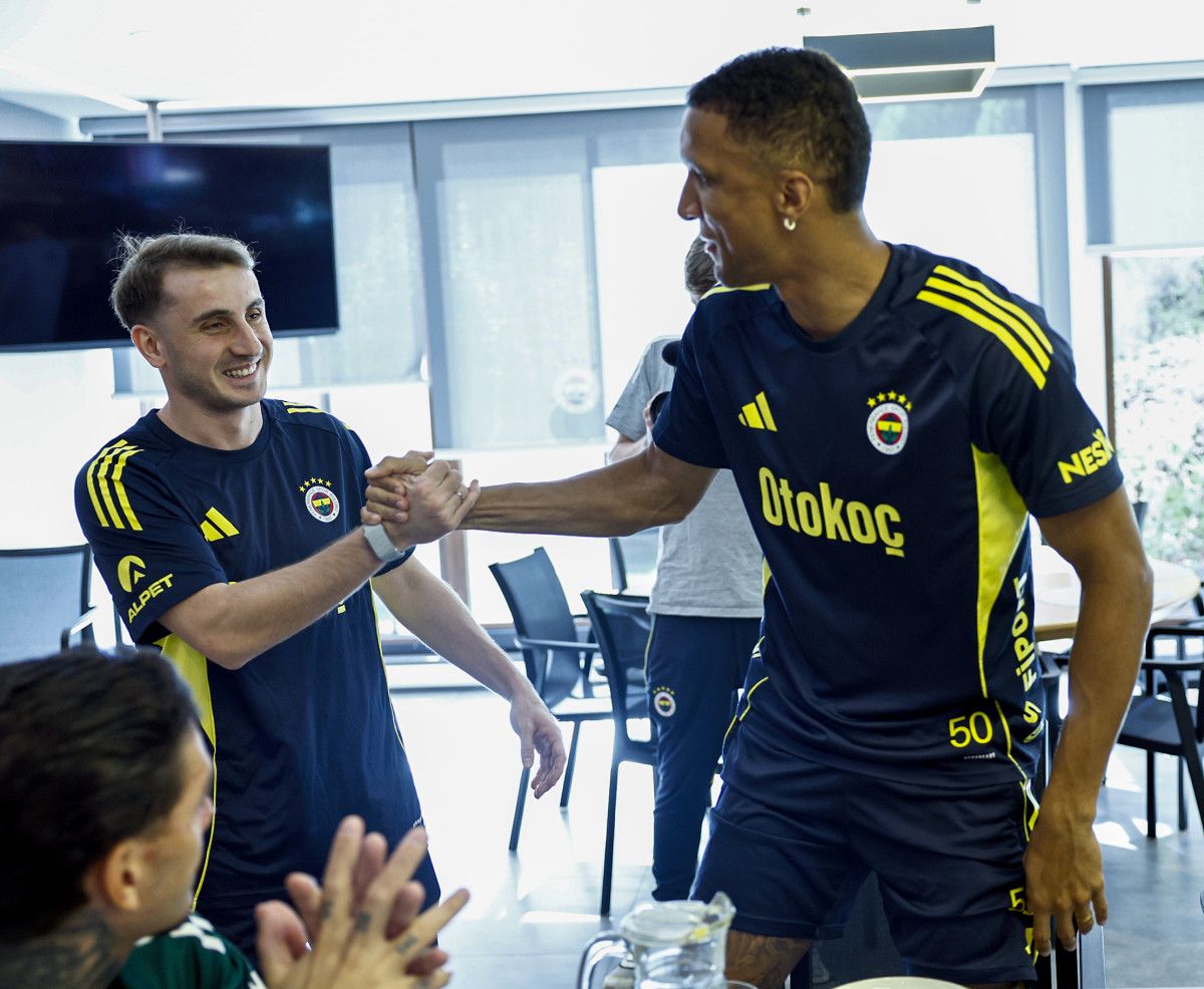 mert hakan yandasla sarildi kerem akturkoglu ilk idmanina cikti 9 CEDSO8hD