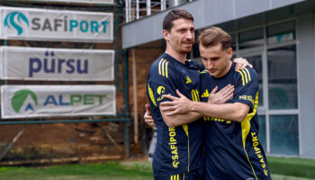 mert hakan yandasla sarildi kerem akturkoglu ilk idmanina cikti 9zvd61XO