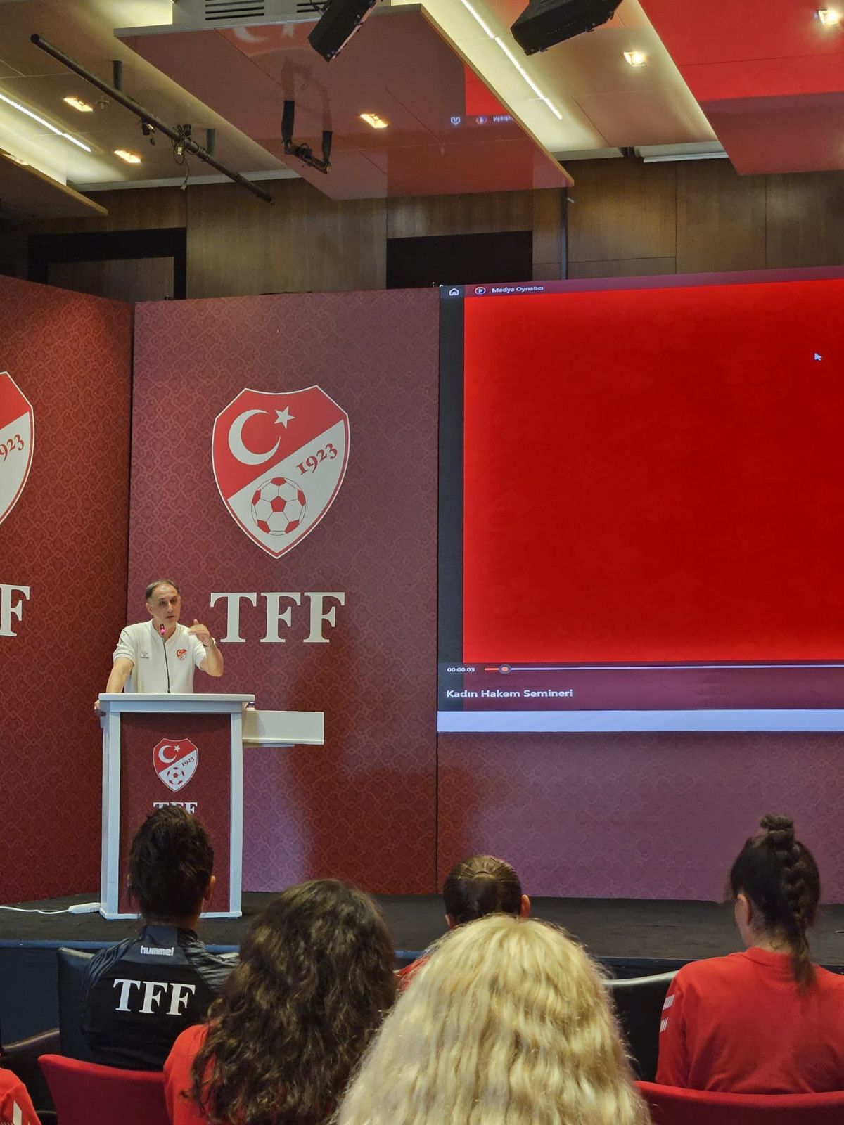 mhk kadin hakem semineri gerceklesti 1 8cHzYZHD