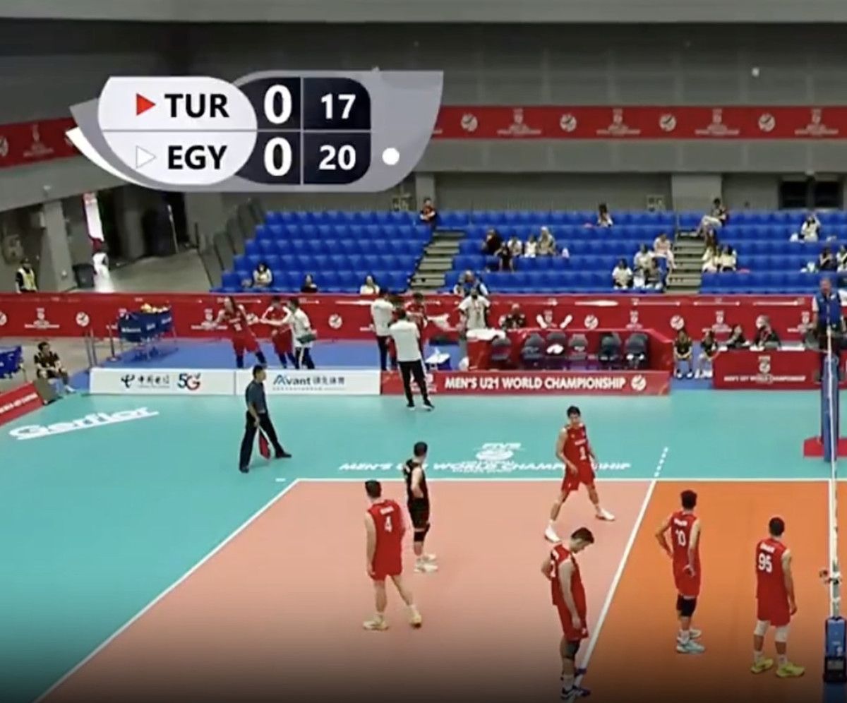 Milli maçta şaşkına çeviren görüntü: Yumruk yumruğa kavga ettiler 1 milli macta saskina ceviren goruntu yumruk yumruga kavga ettiler 0 SeeVqtCC