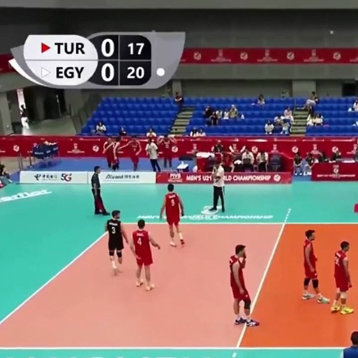 Milli maçta şaşkına çeviren görüntü: Yumruk yumruğa kavga ettiler 2 milli macta saskina ceviren goruntu yumruk yumruga kavga ettiler 1 yaajh7qj