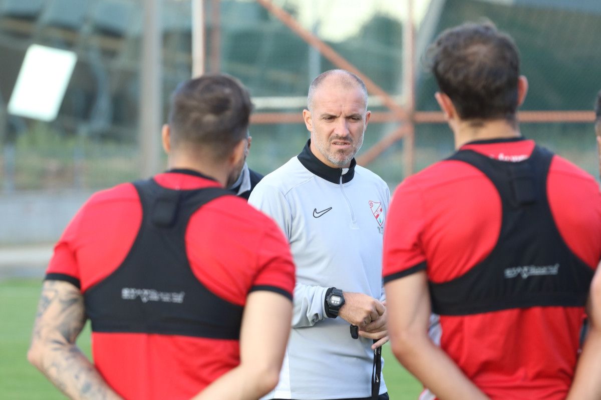 mustafa er 3 4 oyuncuyu aramiza katmak istiyoruz 0 yGwik1Sf