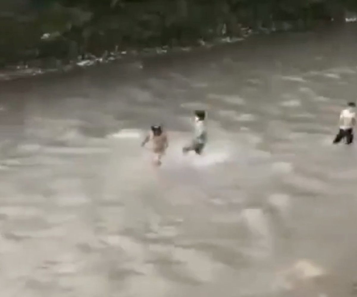 nepal karisti parlamento binasi atese verildi bakanlar dovuldu 0 hlnihZV7