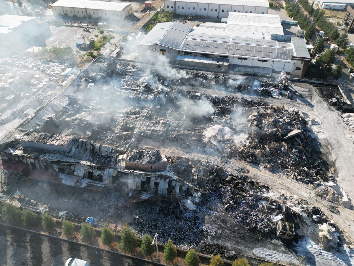 nigdedeki fabrika yangini 10 saat sonra sonduruldu 3 B8Z7YhqA