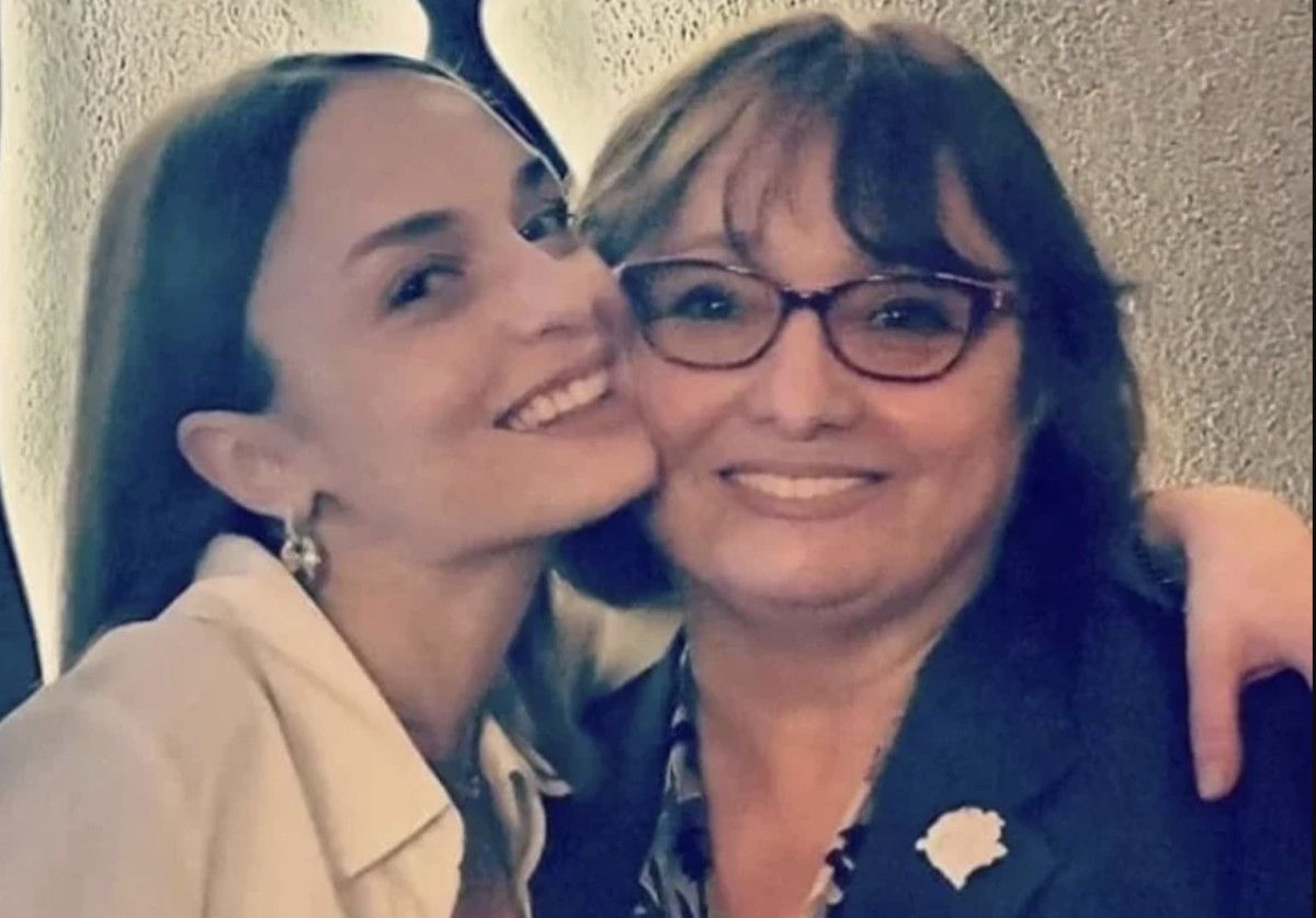 nilperi sahinkayadan annesinin kaybinin ardindan duygusal aile fotograflari paylasimi 0 DW8mXM9L