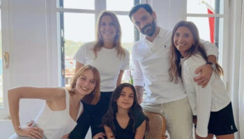 nilperi sahinkayadan annesinin kaybinin ardindan duygusal aile fotograflari paylasimi t86knhge