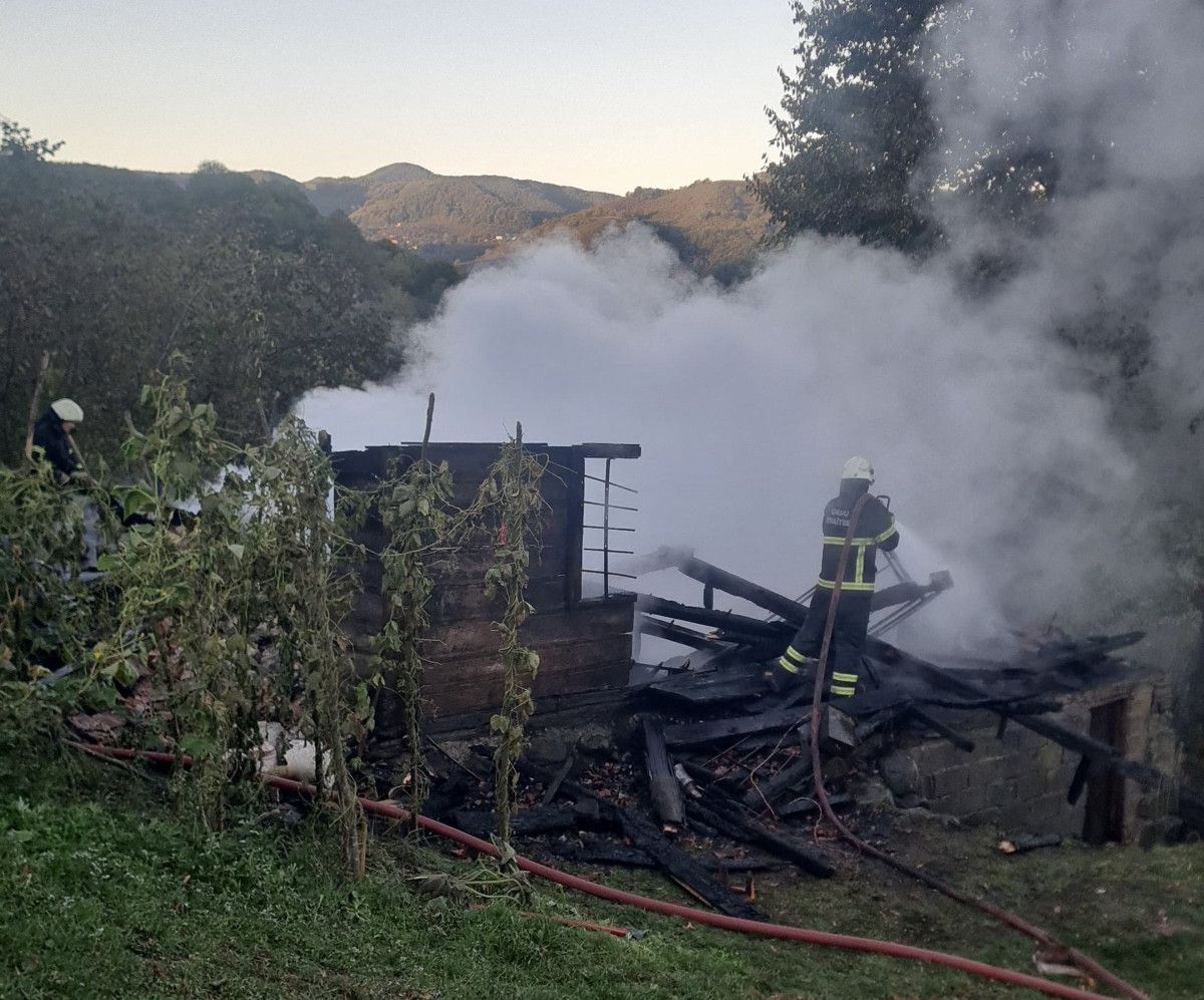 orduda korkutan ev yangini 1 QrQWVeQb