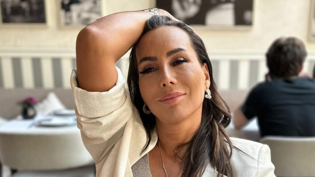 oryantal asena 8 sene sonra geri dondu dansina sosyal medyada yorum yagdi OjrJWSkD