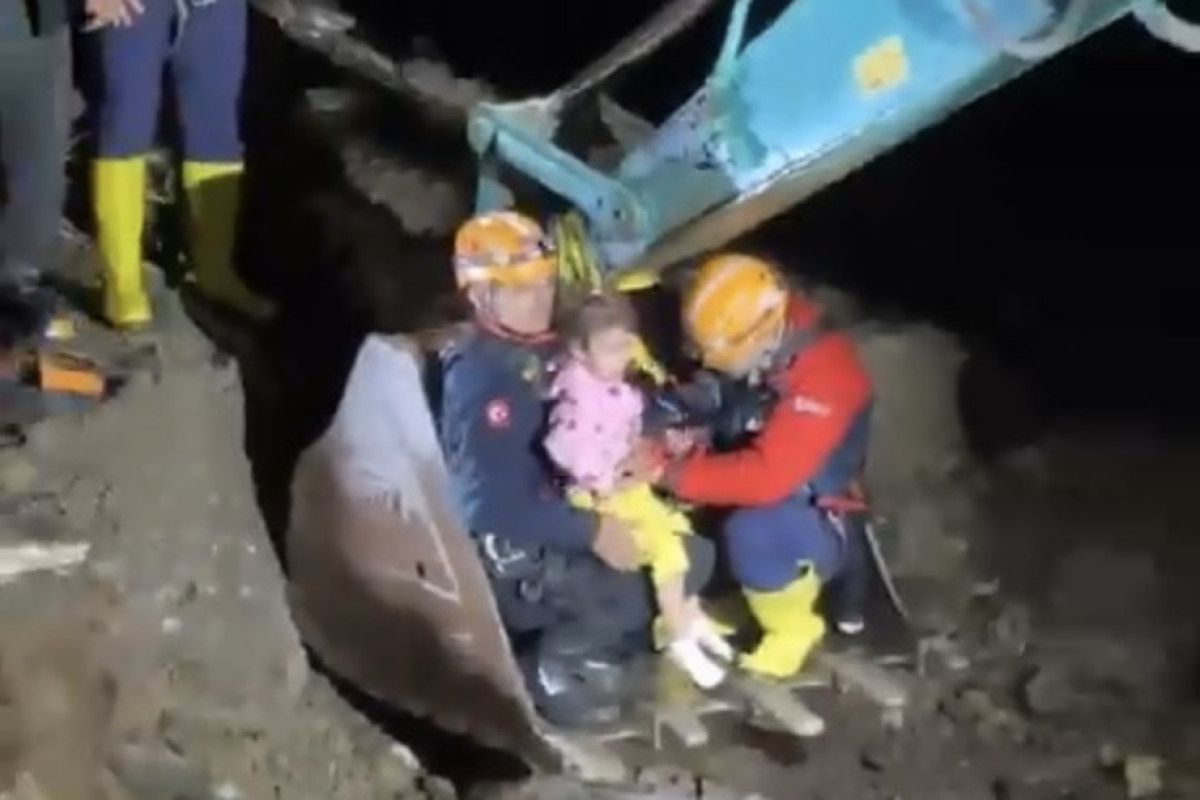 rizede siddetli yagislar ve sel buyuk yikimlara yol acti 1 E46ZugS2