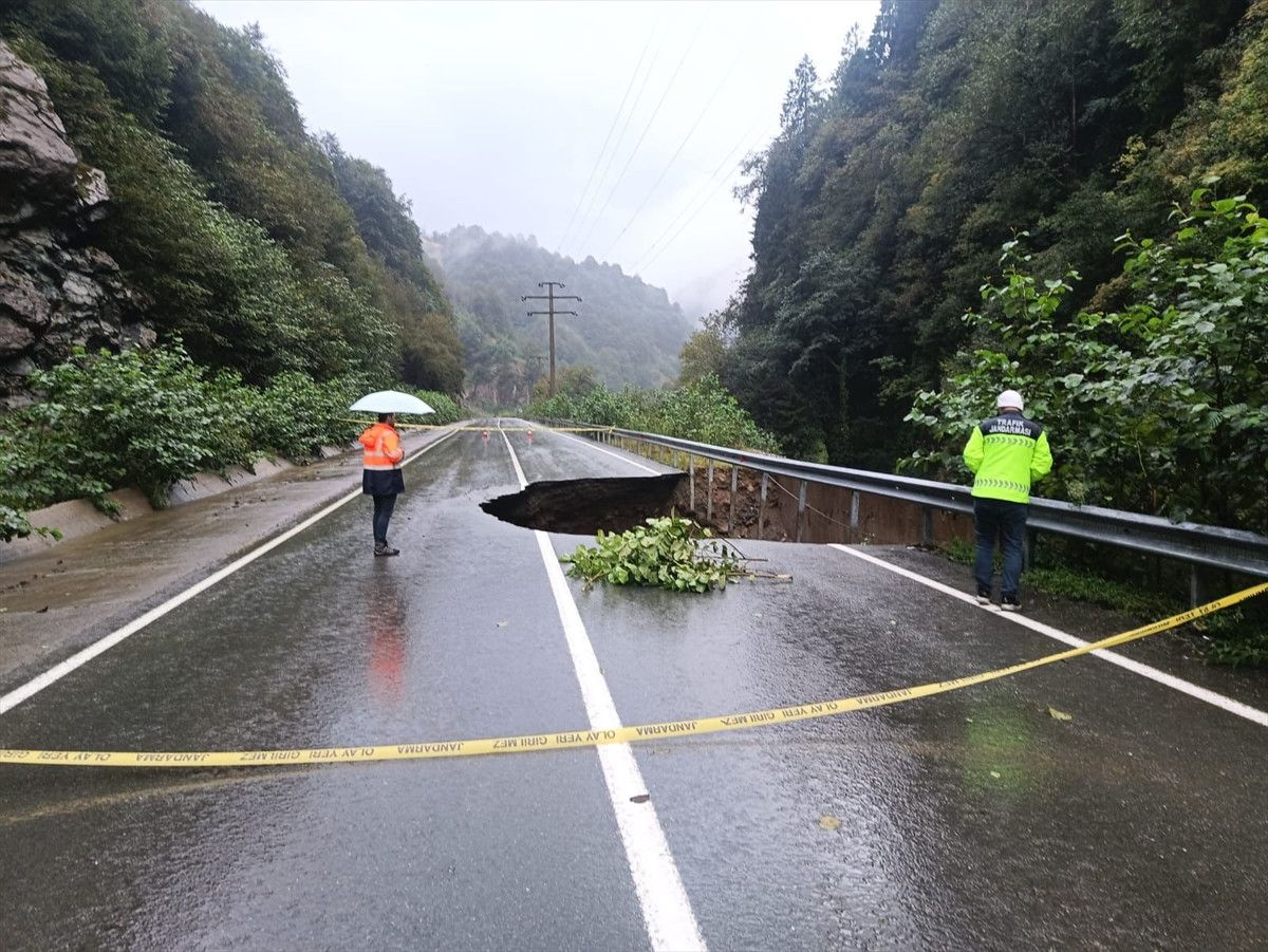rizede siddetli yagislar ve sel buyuk yikimlara yol acti 10 atWsdW3S