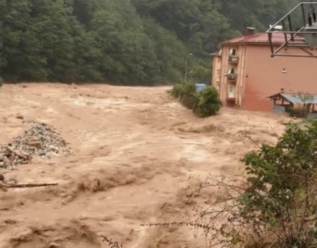 rizede siddetli yagislar ve sel buyuk yikimlara yol acti 3 5viiLnH9