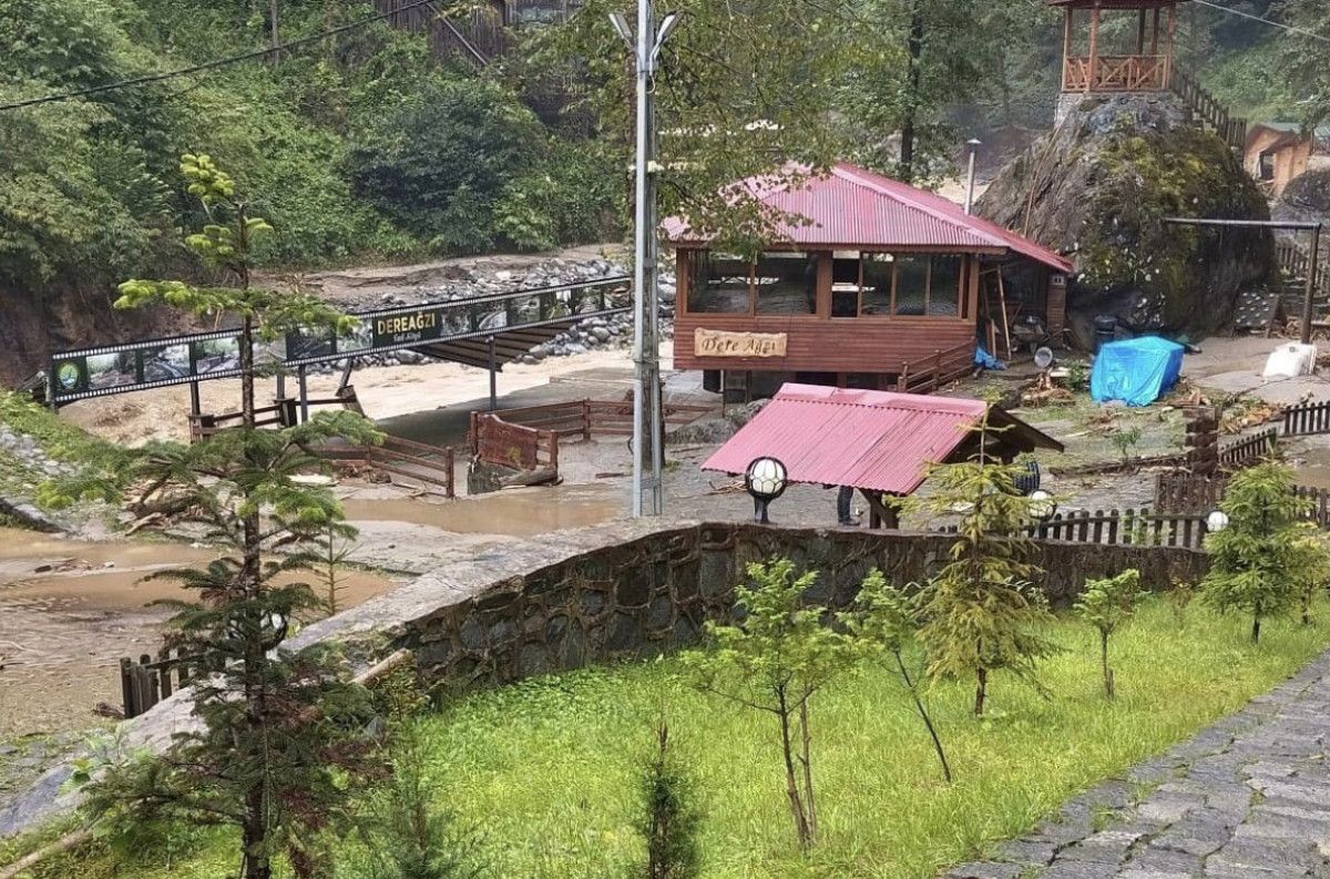 rizede siddetli yagislar ve sel buyuk yikimlara yol acti 6 JjKU8fGY